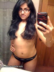 Beautiful Indian Girl Goes Nude Showing her Boobs & Pussy Pics