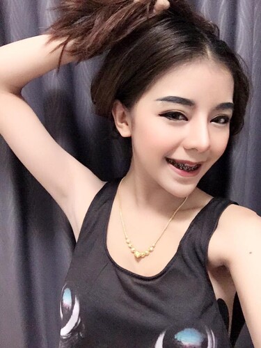 Pretty thai girl live show – take off her clothes