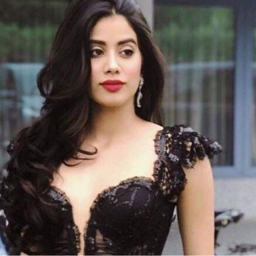 1967-janhvi-kapoor-has-this-mind-blowing-impressive-role-in-her-next-movie.jpg